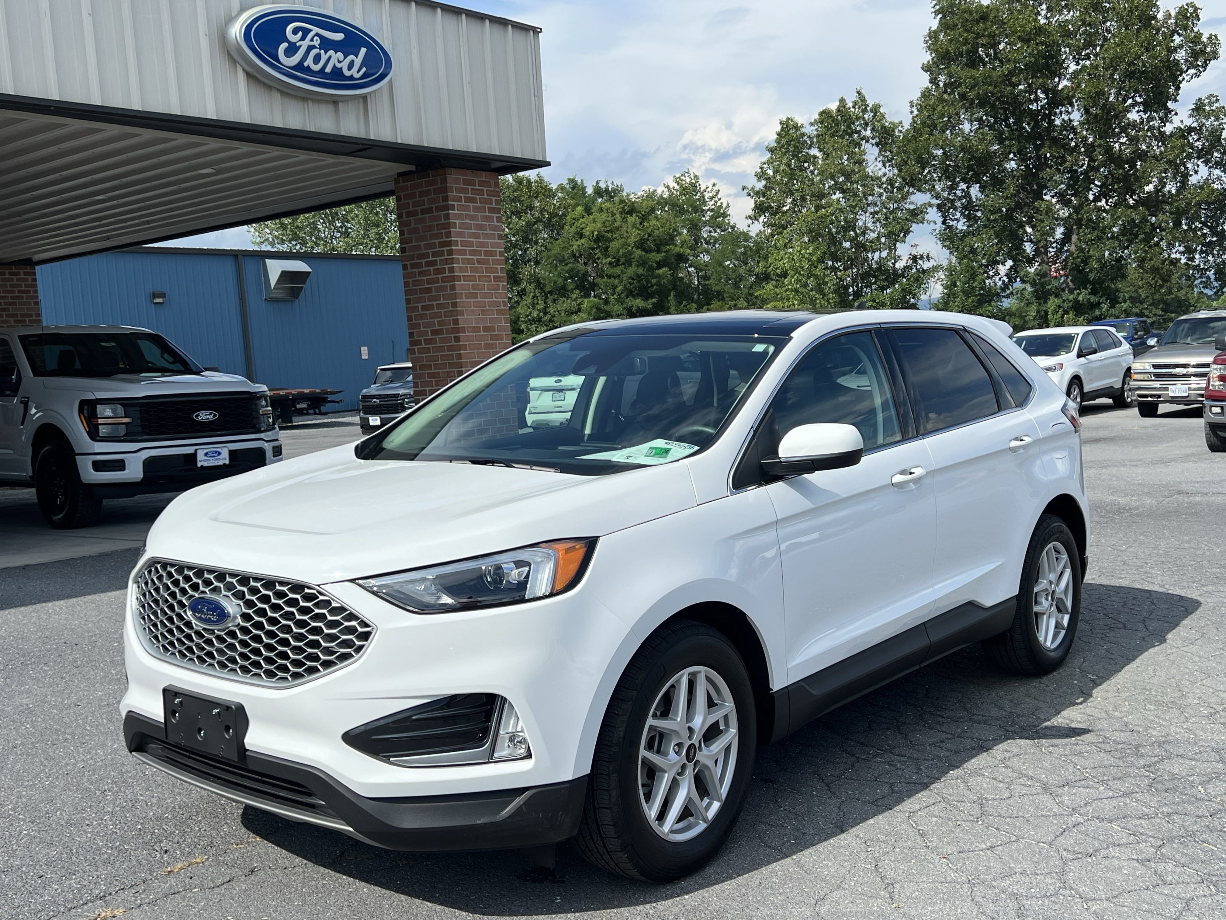 Used 2024 Ford Edge SEL w/ Convenience Package image 2