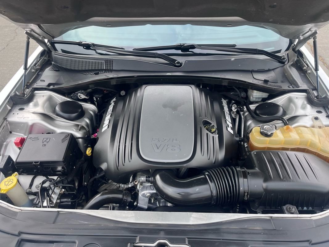 Used 2012 Chrysler 300 C image 31