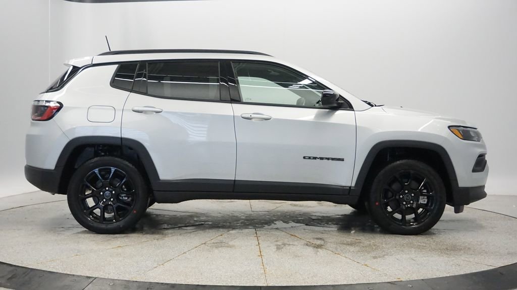 New 2026 Jeep Compass Latitude image 11
