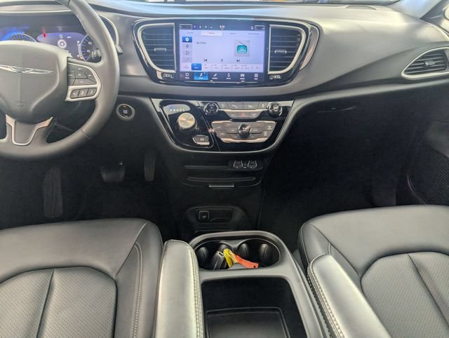 Used 2025 Chrysler Pacifica Select FWD image 22