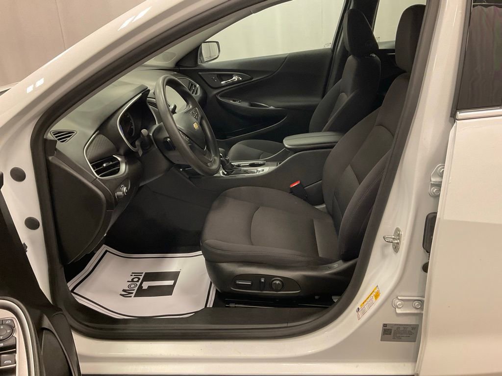 Used 2024 Chevrolet Malibu LT image 4