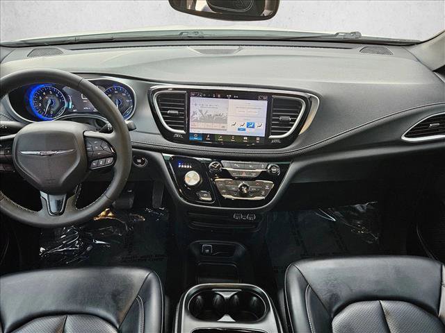 Used 2023 Chrysler Pacifica Touring-L w/ S Appearance Package image 17