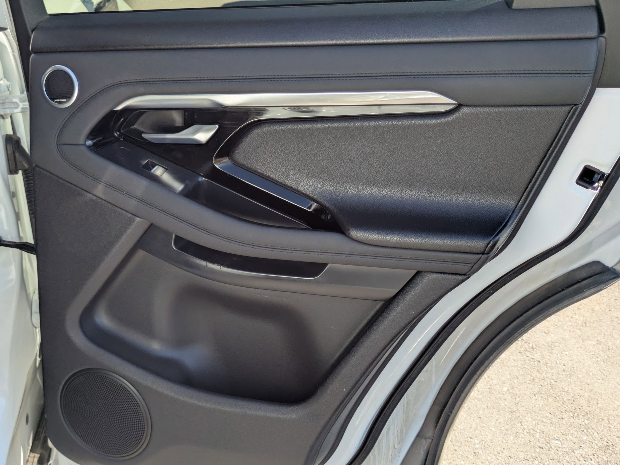 Used 2020 Land Rover Range Rover Evoque R-Dynamic SE image 25