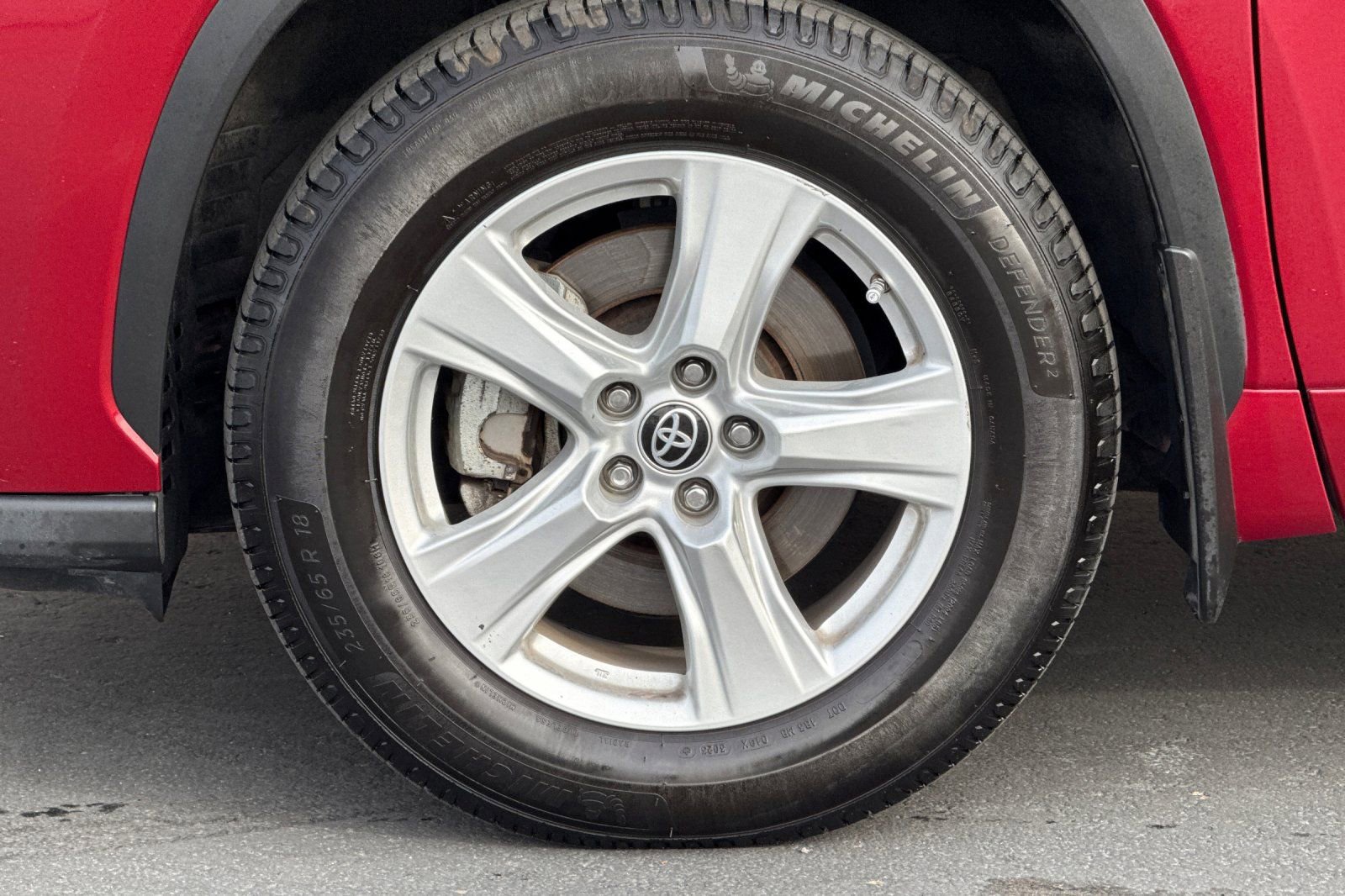 Used 2022 Toyota Highlander LE AWD/4WD image 28