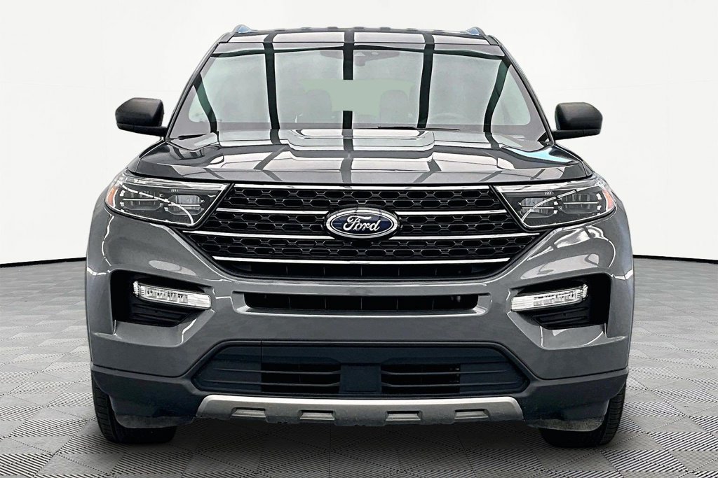Certified 2023 Ford Explorer XLT w/ Equipment Group 202A AWD/4WD image 3
