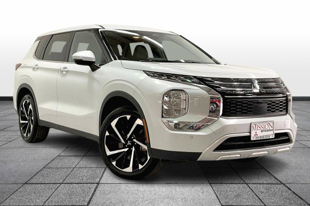 Used 2024 Mitsubishi Outlander SE image 2