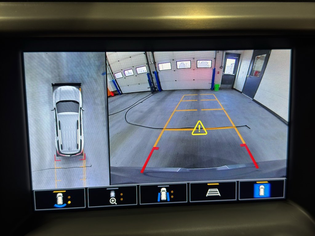 Used 2022 GMC Acadia Denali w/ GMC Pro Grade Package image 31