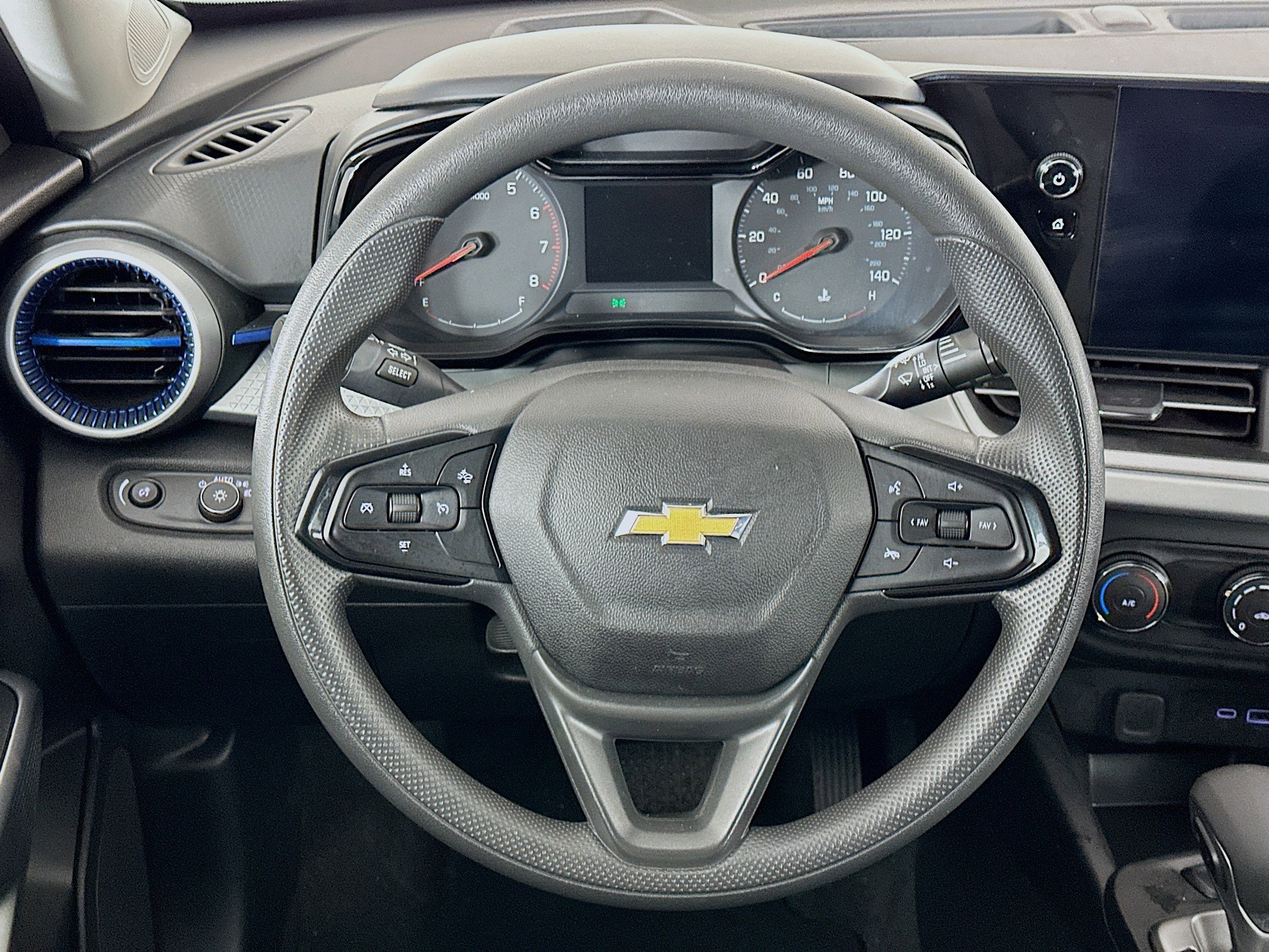 Used 2025 Chevrolet Trax LS image 18