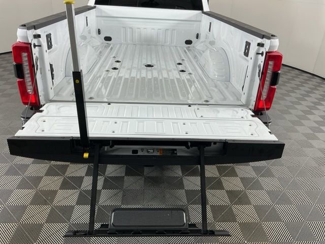 Certified 2025 Ford F450 Lariat w/ FX4 Off-Road Package image 8
