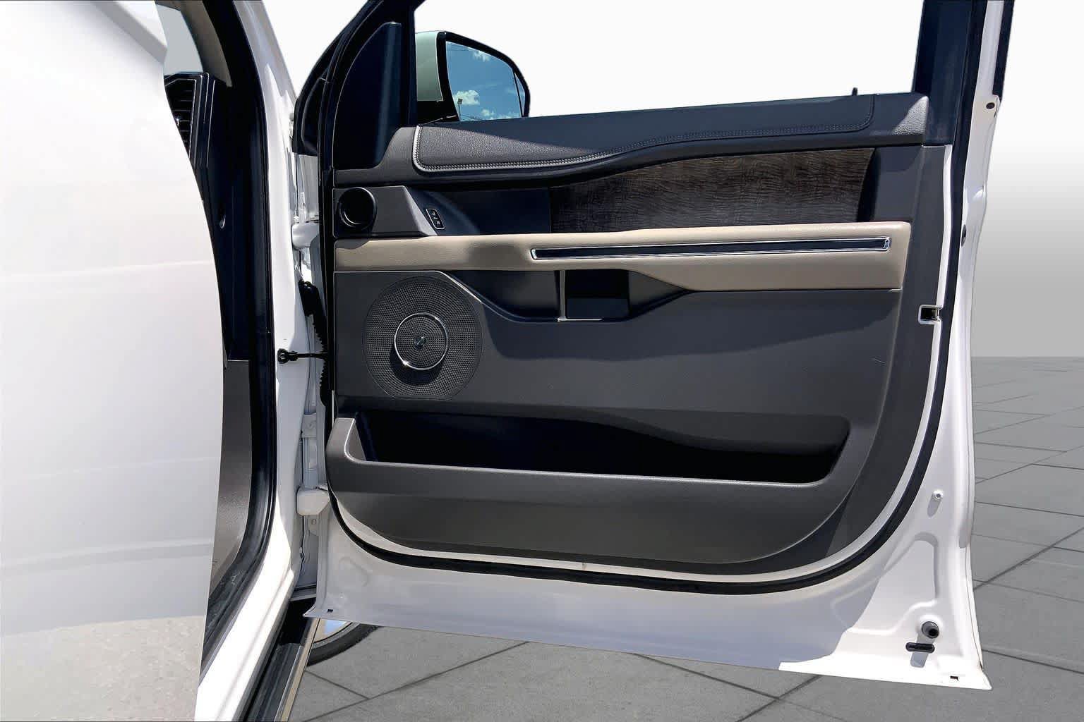 Used 2019 Ford Expedition Limited w/ Equipment Group 302A RWD image 21
