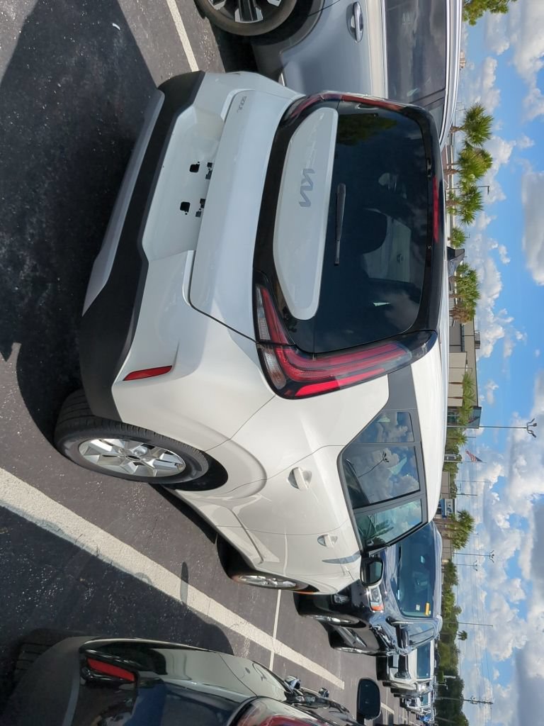 Certified 2025 Kia Soul LX w/ LX Technology Package FWD image 11