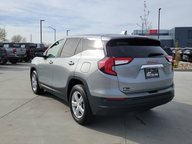 Used 2024 GMC Terrain SLE image 3