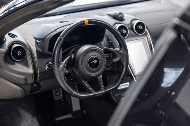 Used 2020 McLaren 600LT Spider RWD image 34