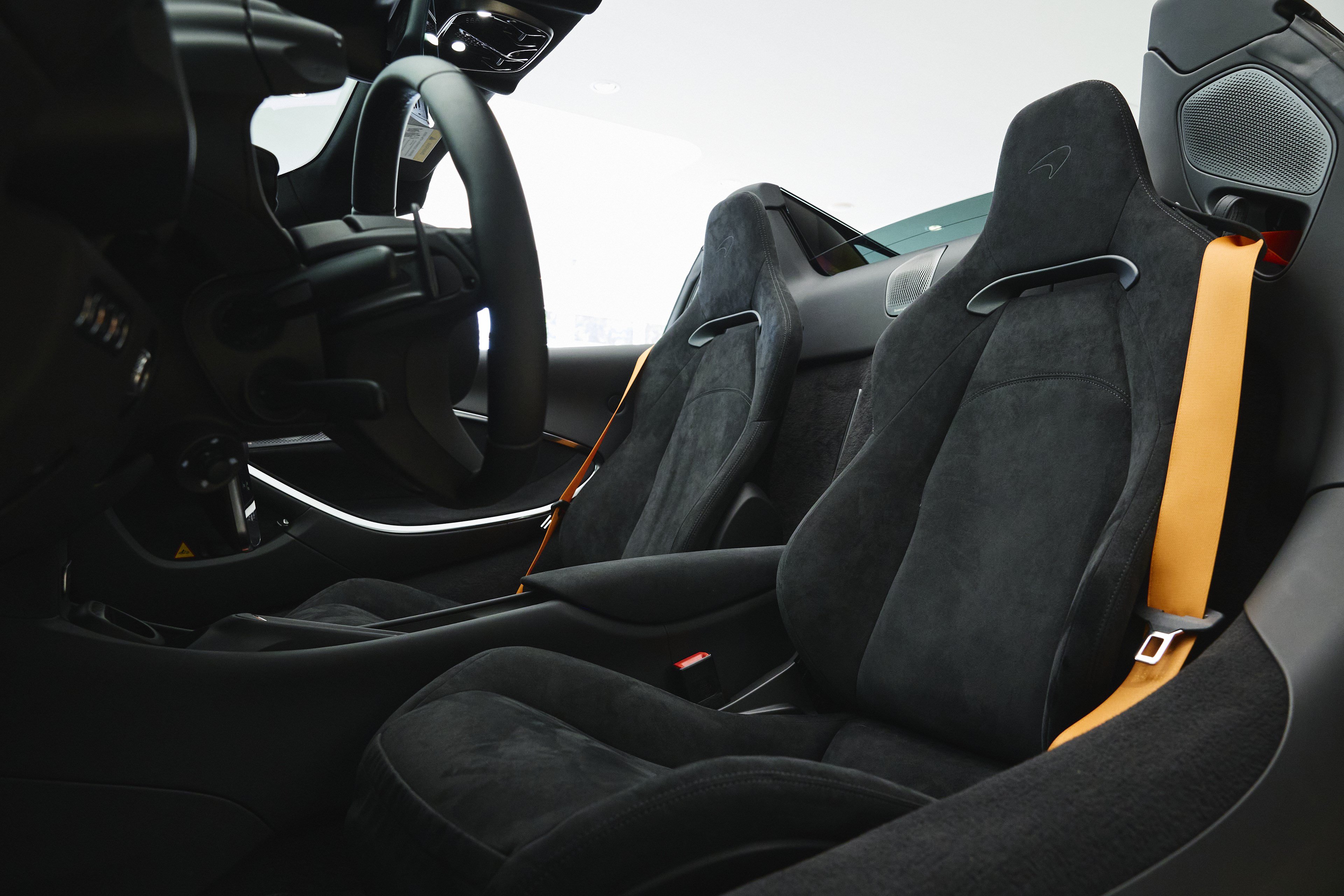 Used 2025 McLaren Artura Spider RWD image 50