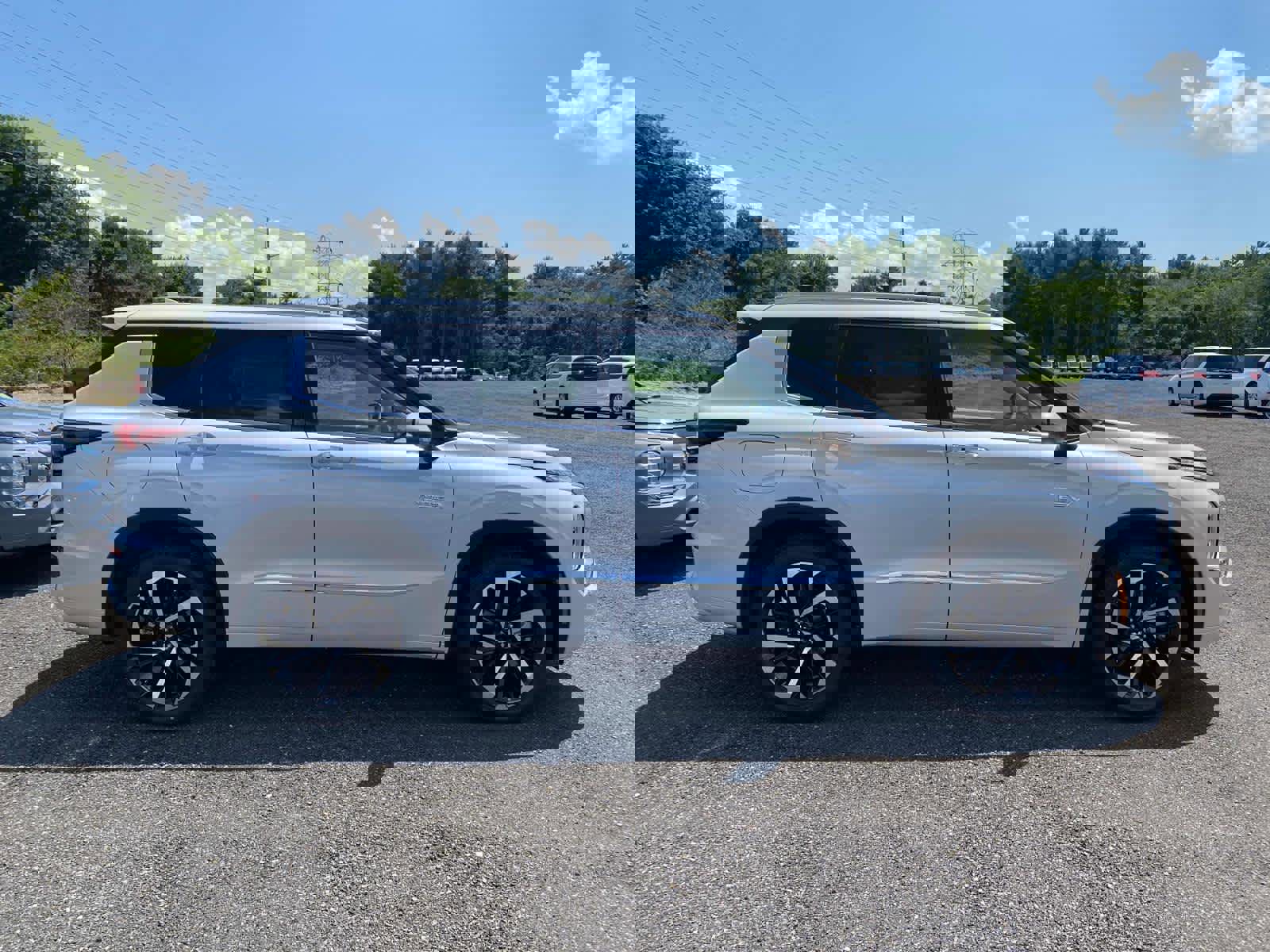 New 2025 Mitsubishi Outlander SEL image 2