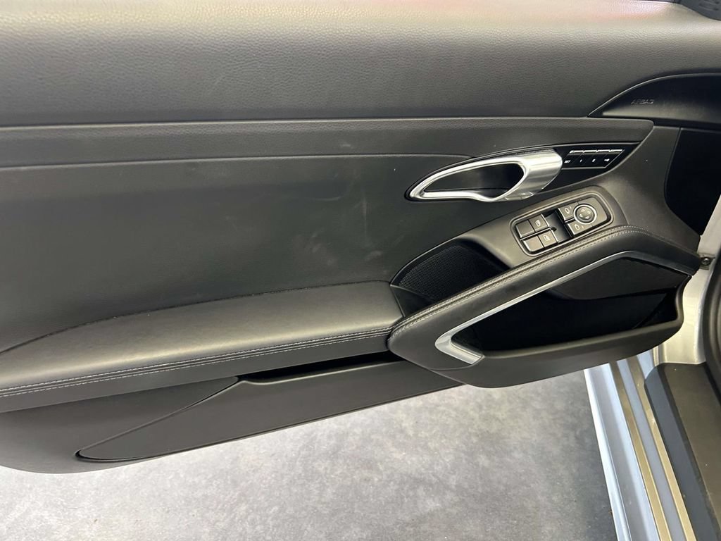 Used 2017 Porsche 718 Boxster RWD image 17