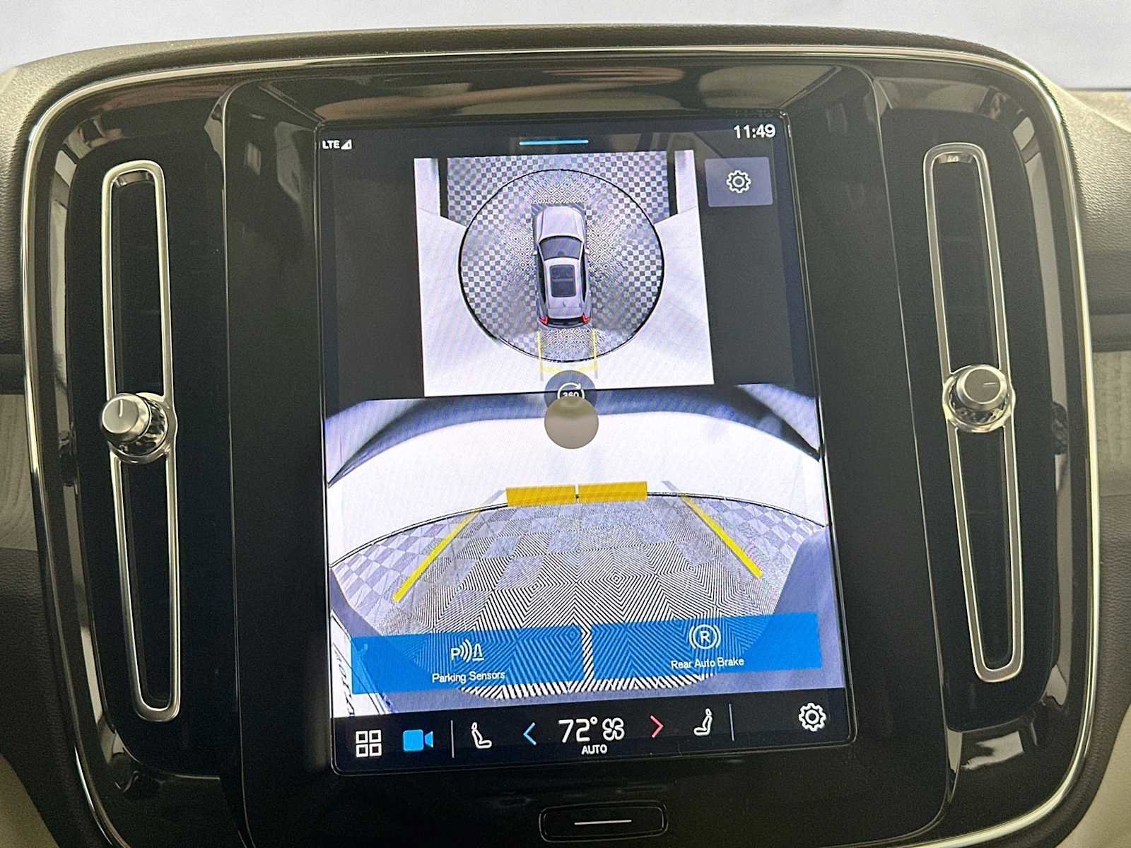 Used 2025 Volvo XC40 B5 Ultra w/ Protection Package image 14