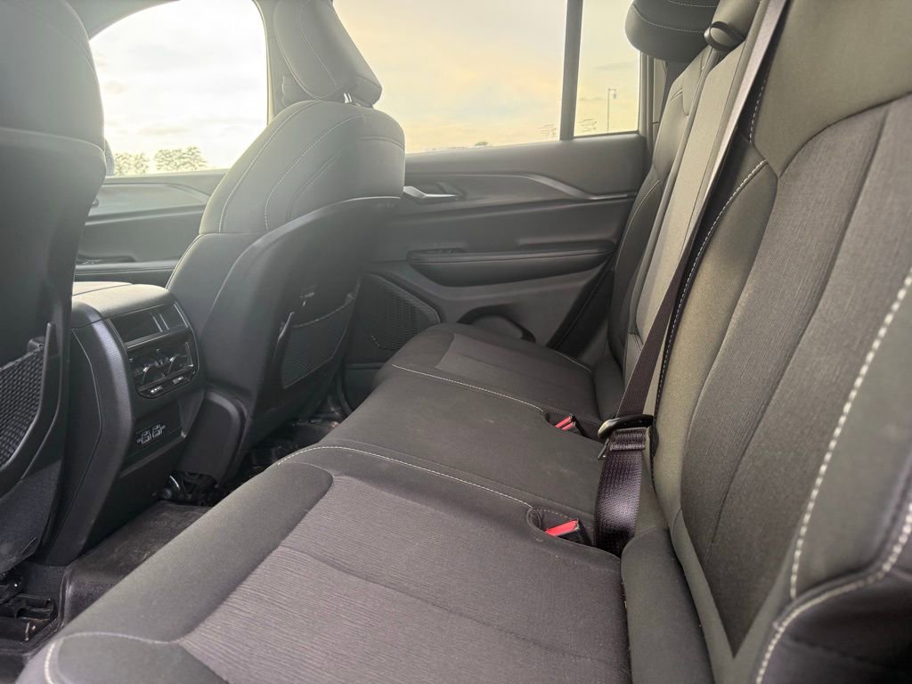 Used 2024 Jeep Grand Cherokee Laredo X image 23