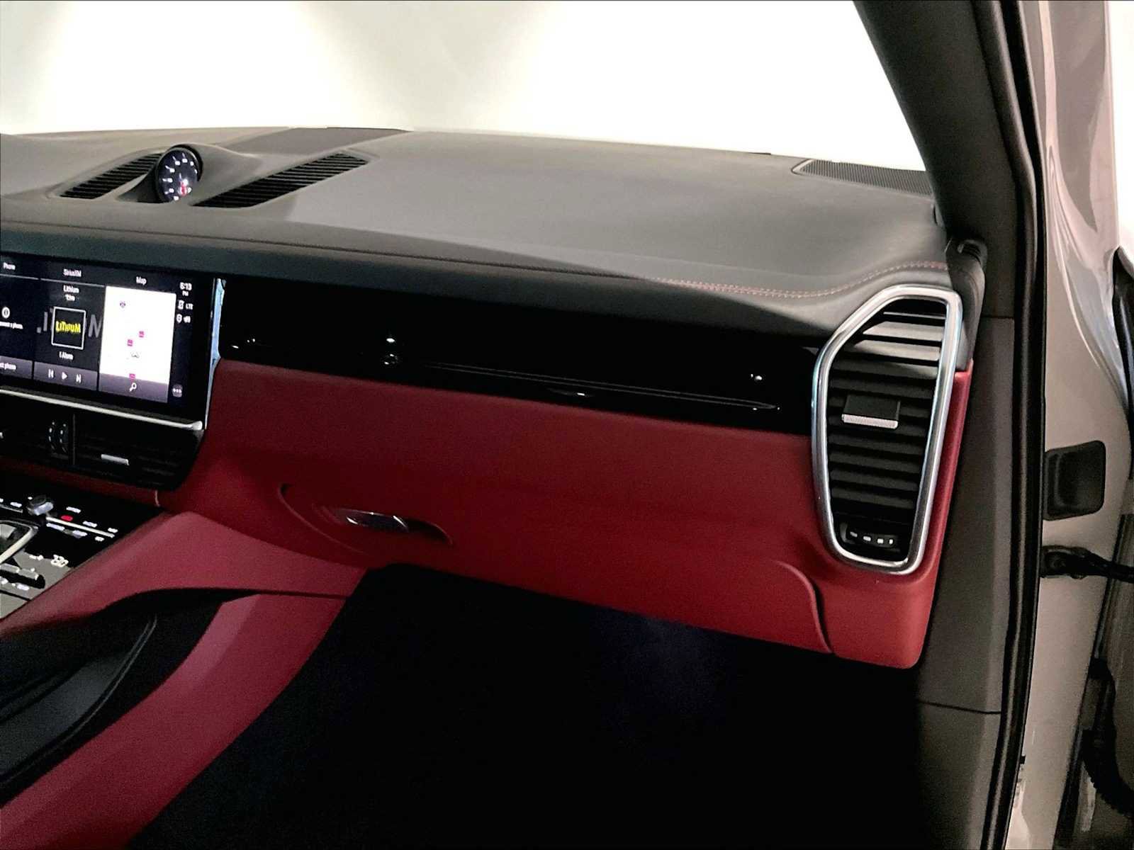 Used 2022 Porsche Cayenne S image 23