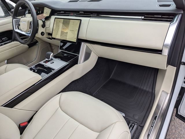 New 2025 Land Rover Range Rover SE image 19