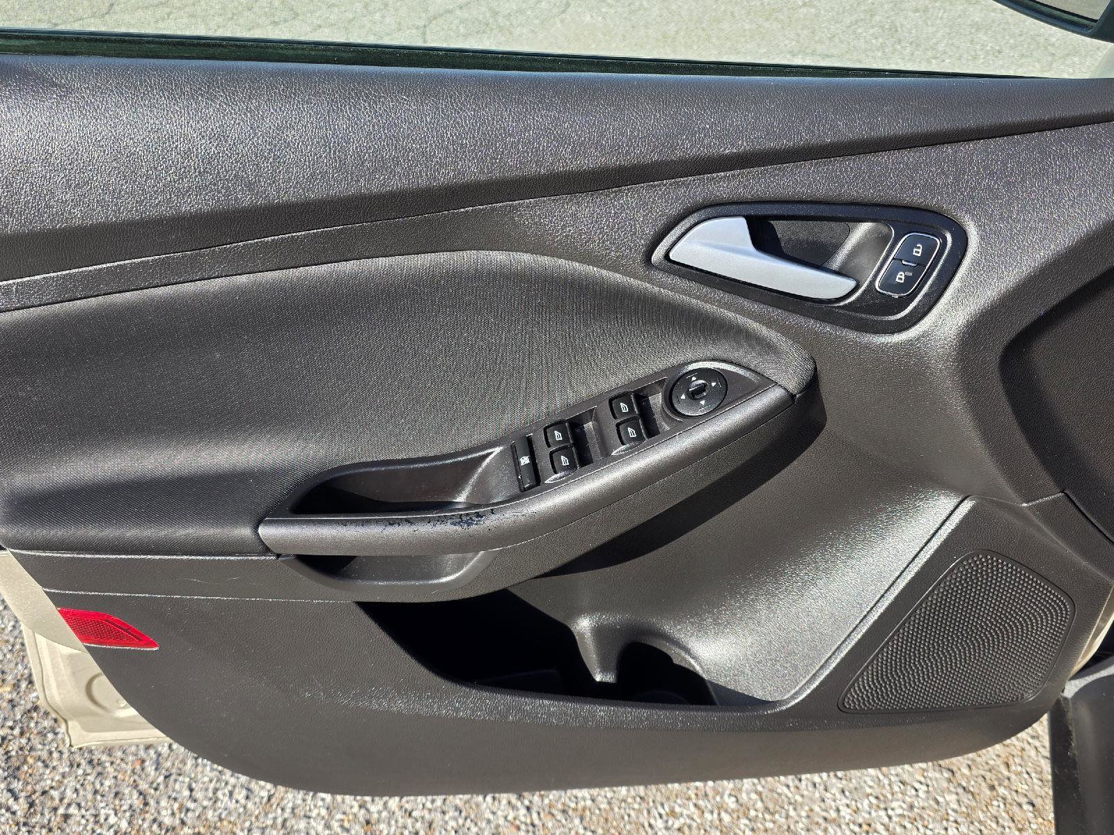 Used 2018 Ford Focus SEL w/ Cold Weather Package image 34