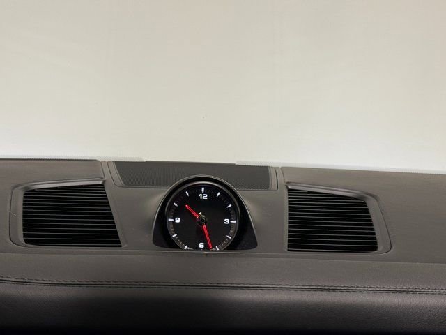 Certified 2023 Porsche Cayenne Platinum Edition image 17