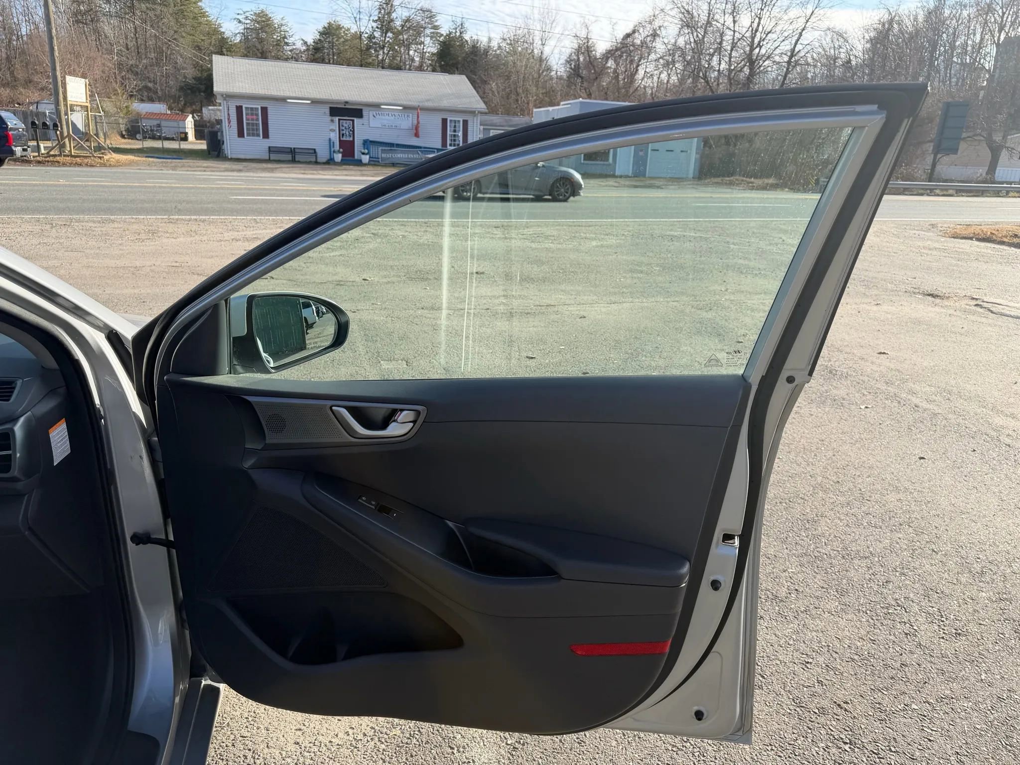 Used 2021 Hyundai Ioniq SE image 14