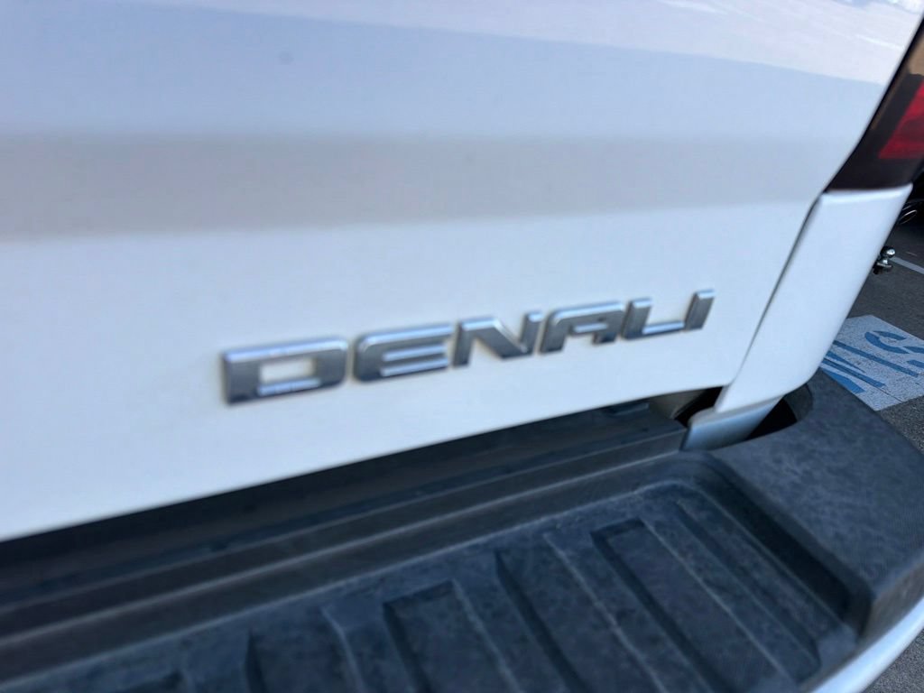 Used 2016 GMC Sierra 2500 Denali w/ Duramax Plus Package AWD/4WD image 10