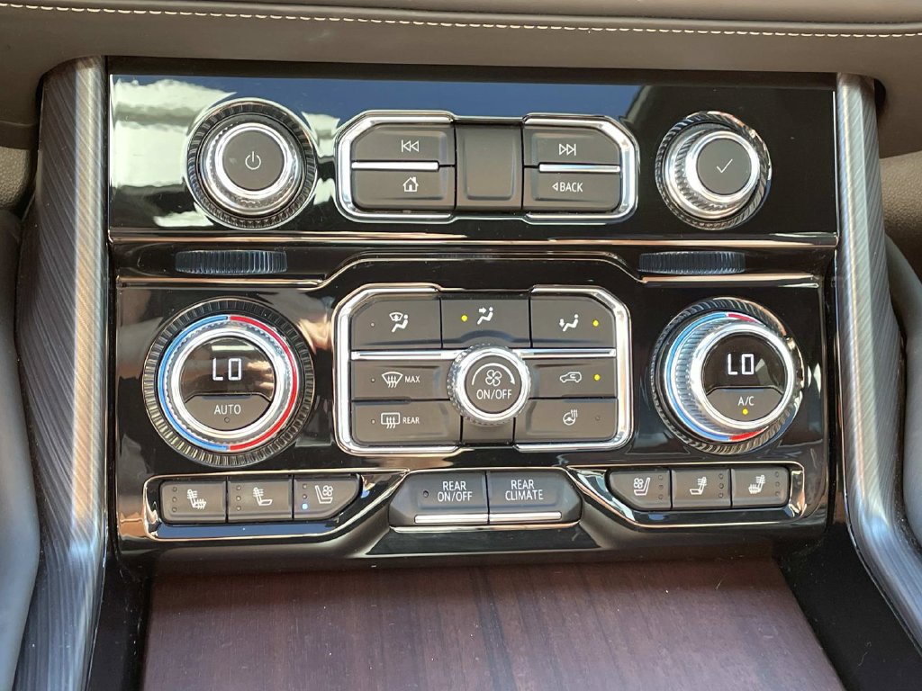 Used 2024 GMC Yukon Denali Ultimate AWD/4WD image 30