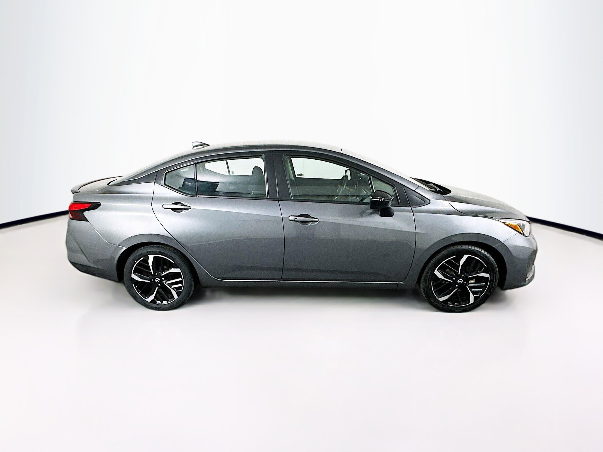 Used 2024 Nissan Versa SR image 10