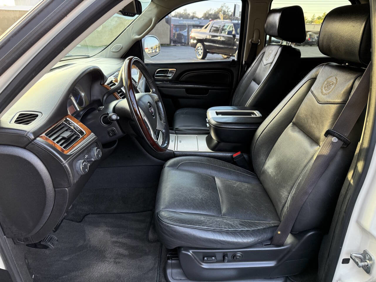 Used 2012 Cadillac Escalade Platinum image 12