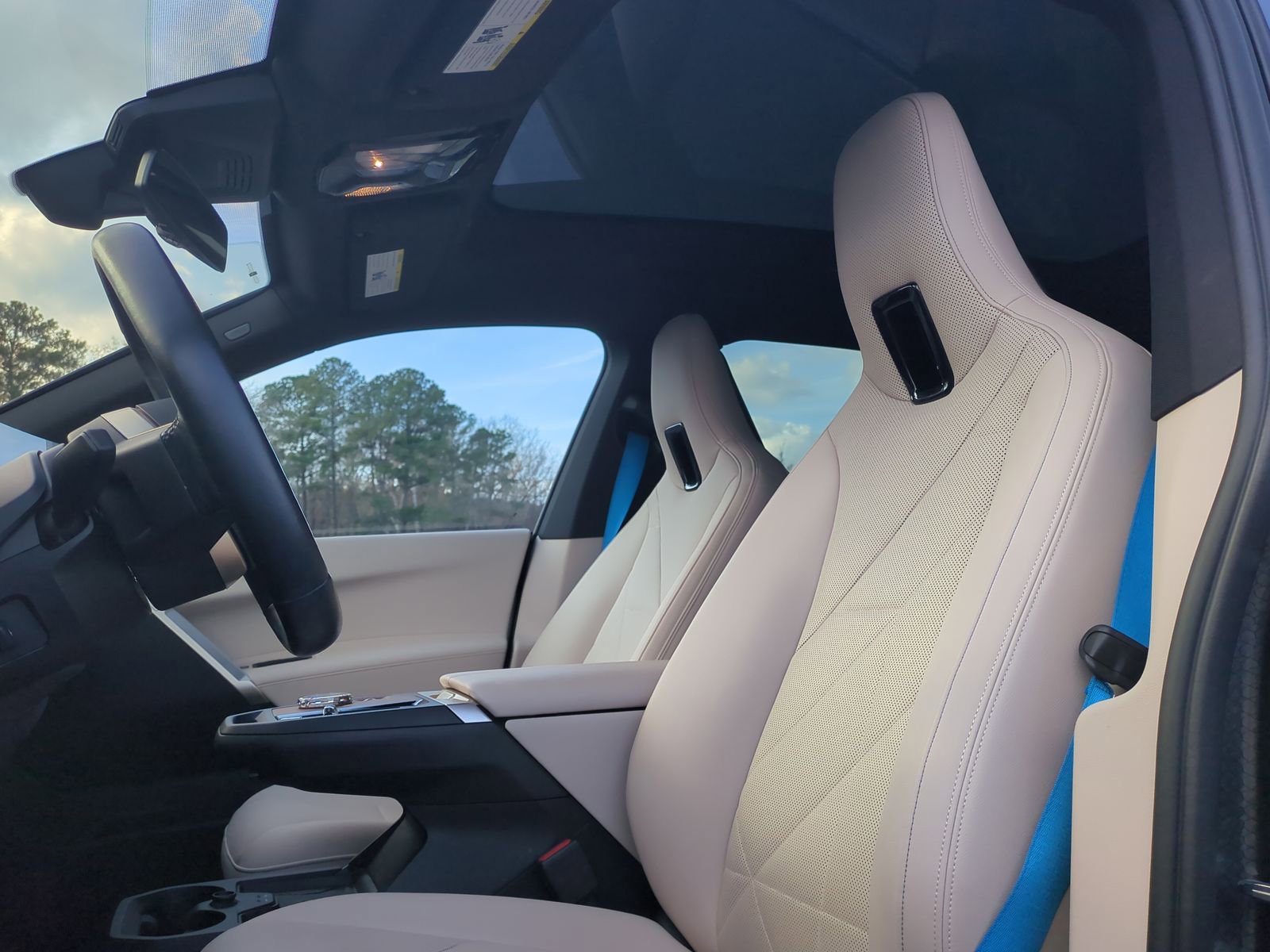 Certified 2023 BMW iX xDrive50 w/ Premium Package image 16