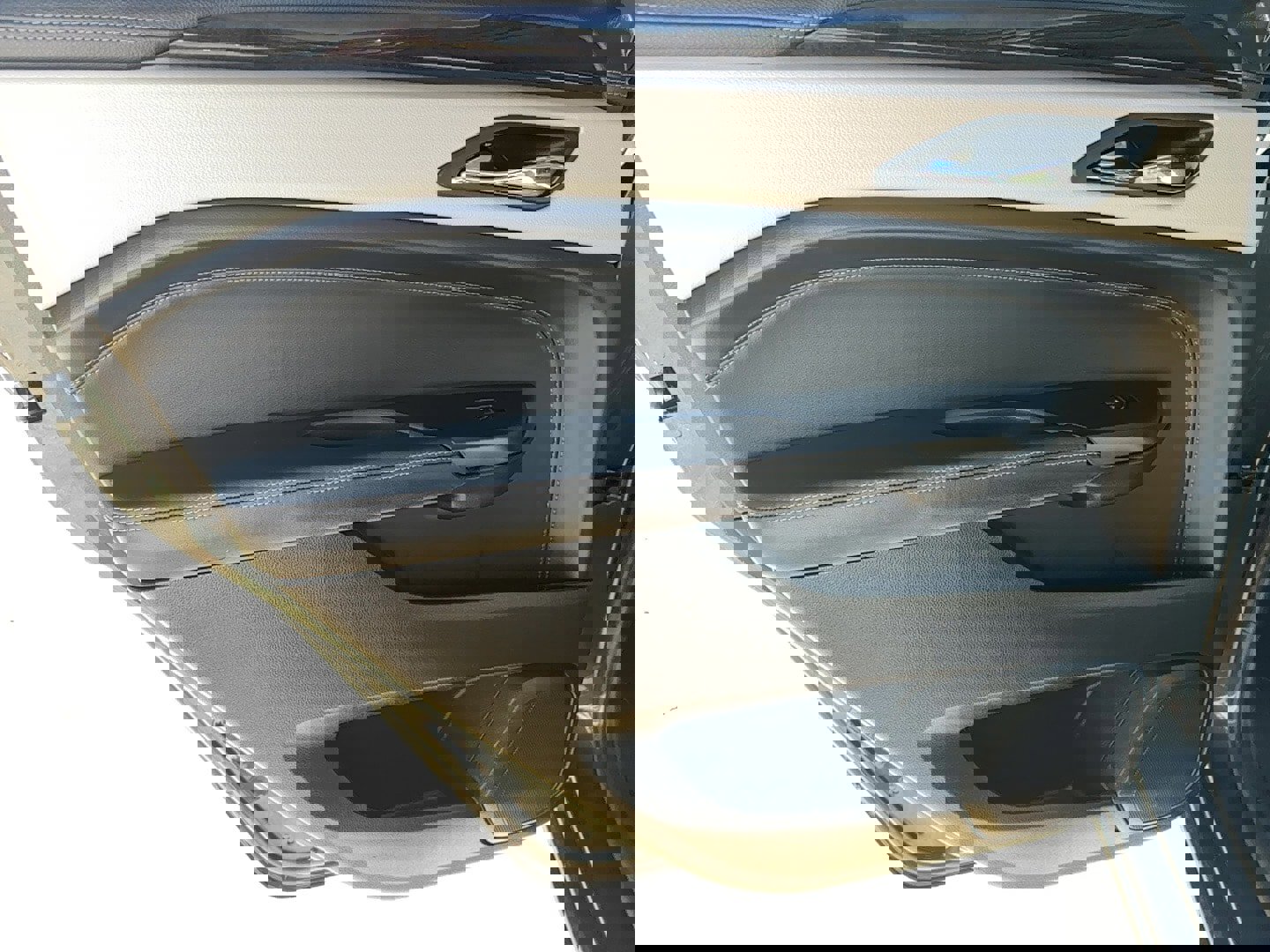 Used 2014 Cadillac SRX Luxury w/ Driver Awareness Package image 14