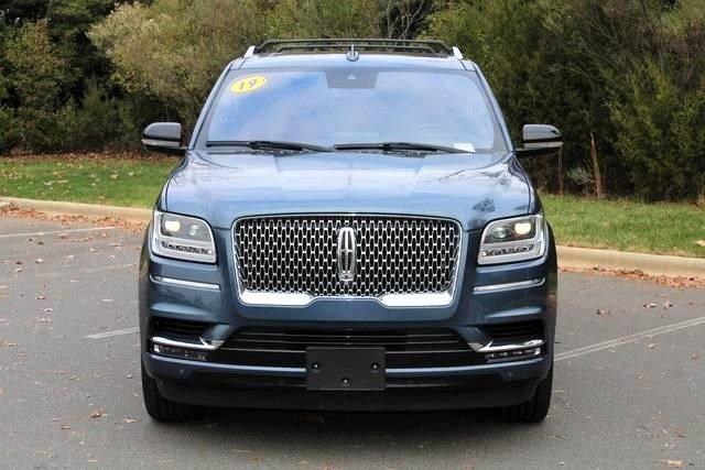 Used 2019 Lincoln Navigator L Reserve w/ Cargo Package AWD/4WD image 2