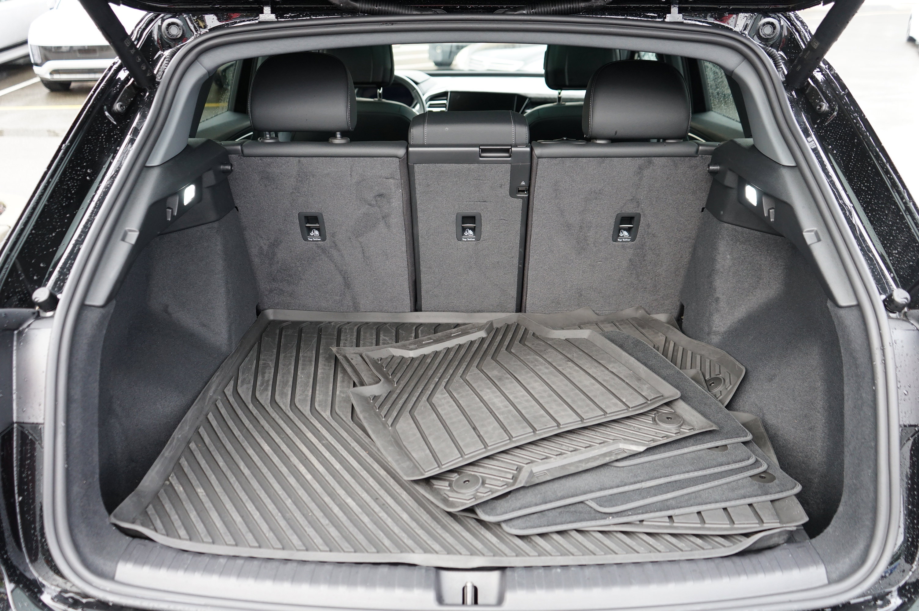 Used 2024 Audi Q4 e-tron Premium Plus w/ Premium Plus AWD/4WD image 14