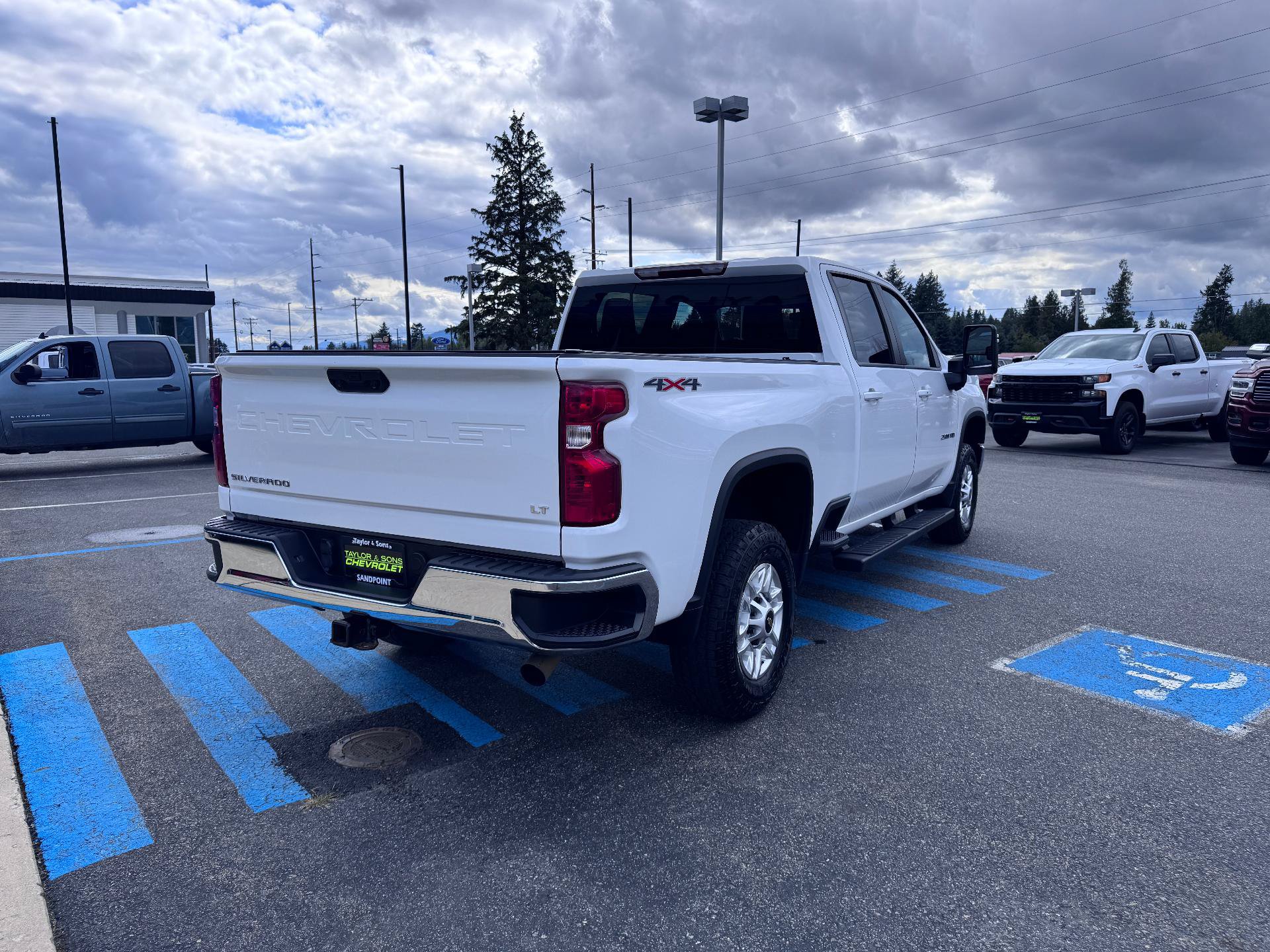 Used 2023 Chevrolet Silverado 2500 LT w/ Convenience Package AWD/4WD image 7