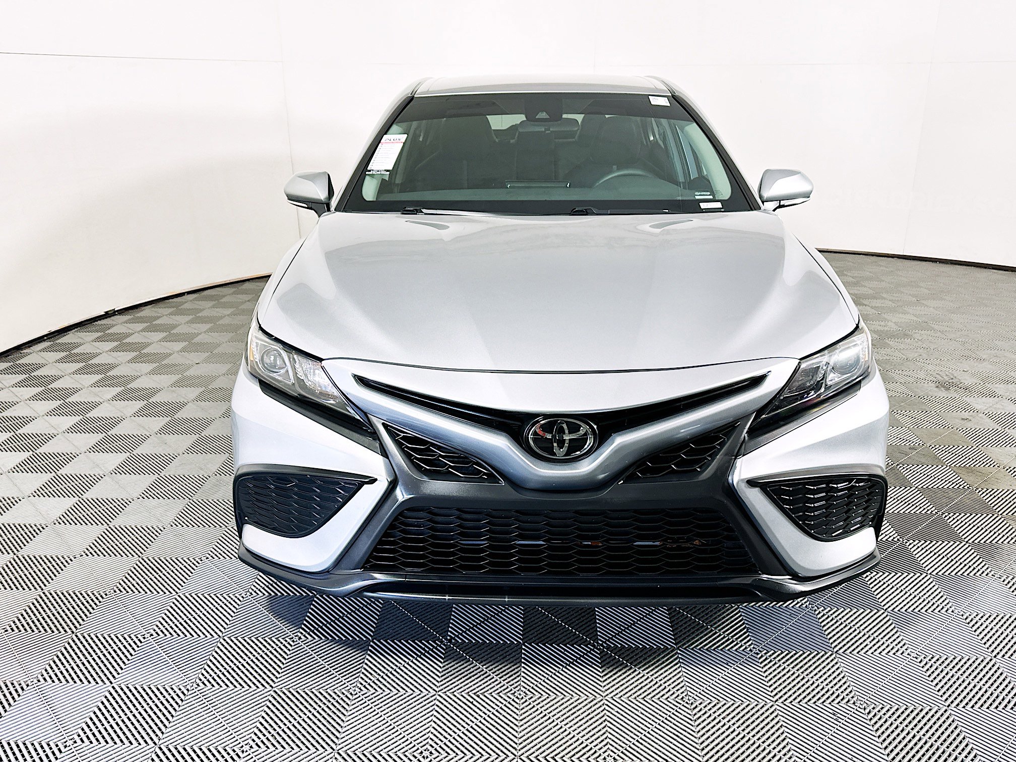 Used 2024 Toyota Camry SE FWD image 7