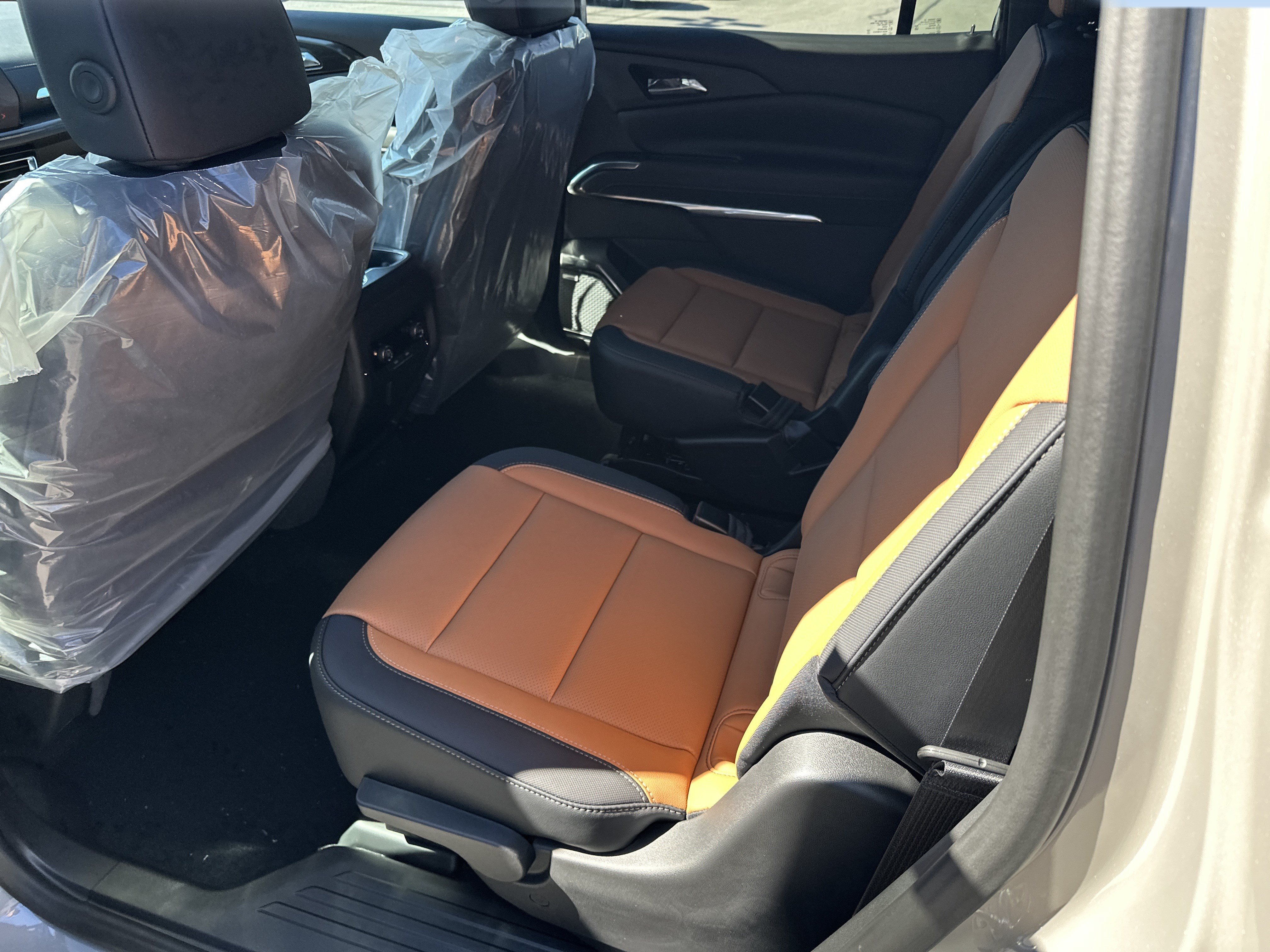 New 2027 Chevrolet Traverse Z71 w/ Enhanced Driving Package AWD/4WD image 7