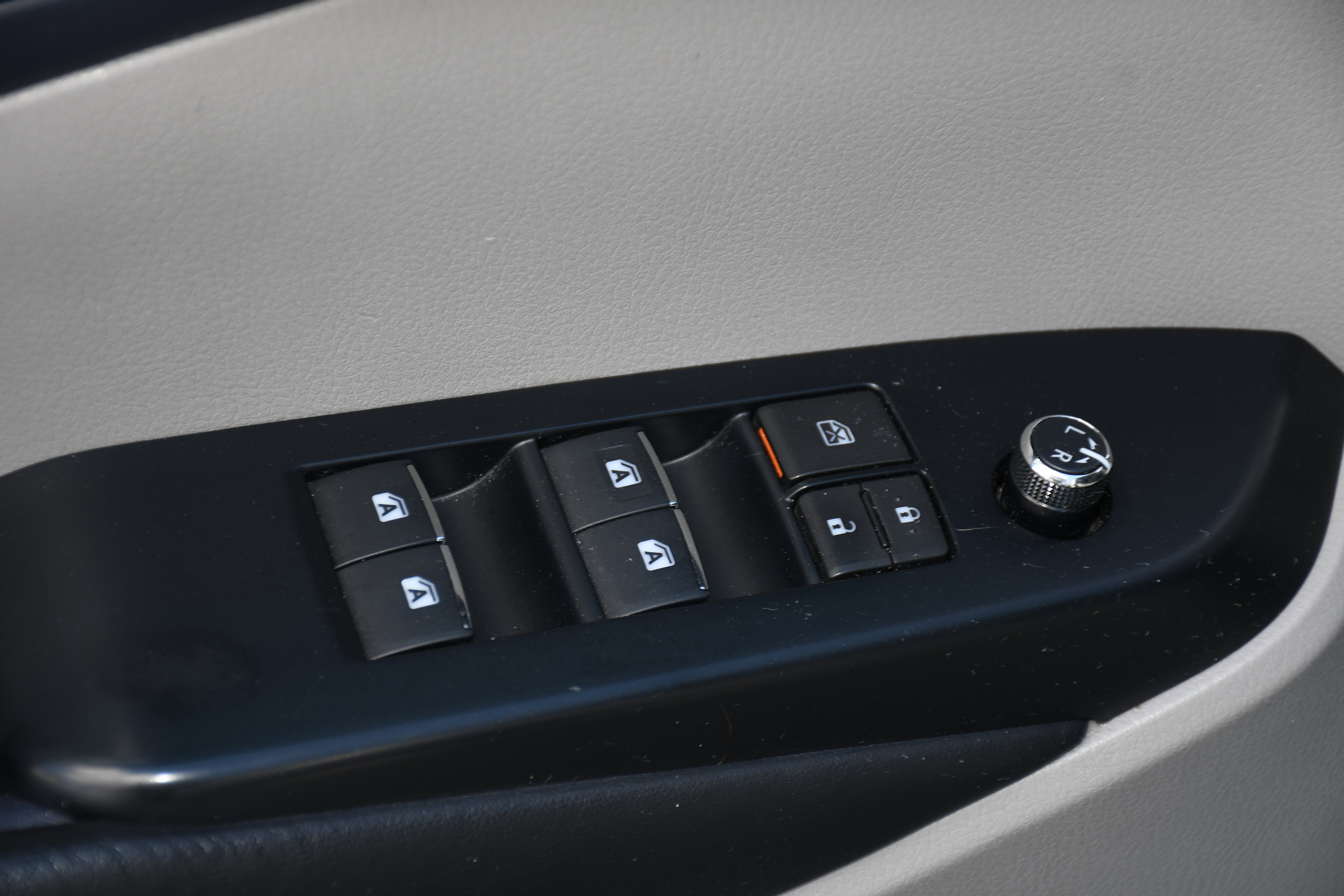 Used 2019 Toyota Highlander Limited FWD image 11