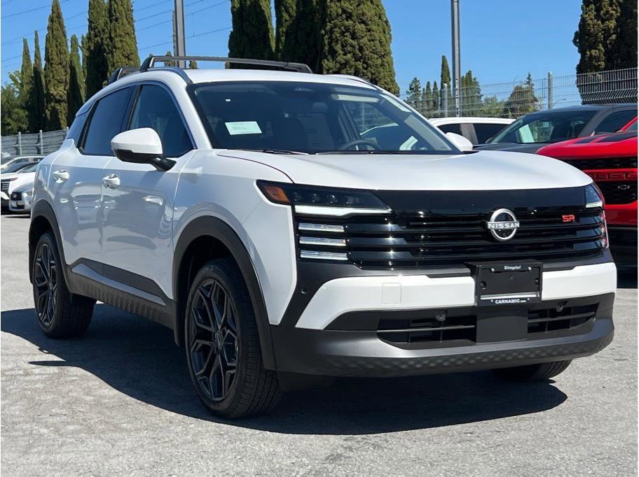 New 2025 Nissan Kicks SR FWD image 3