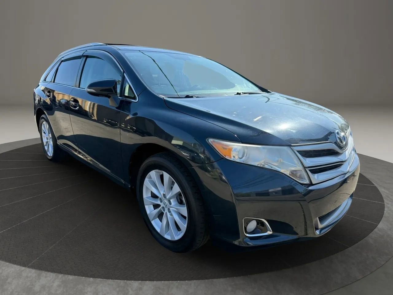 Used 2015 Toyota Venza LE AWD/4WD image 3