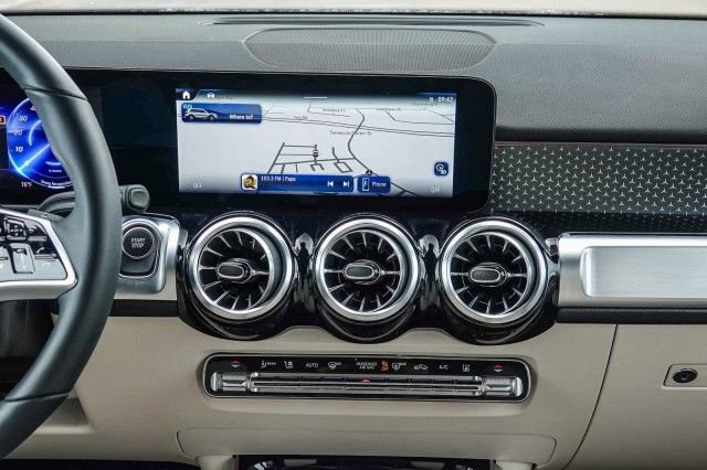 Used 2024 Mercedes-Benz EQB 300 4MATIC image 13