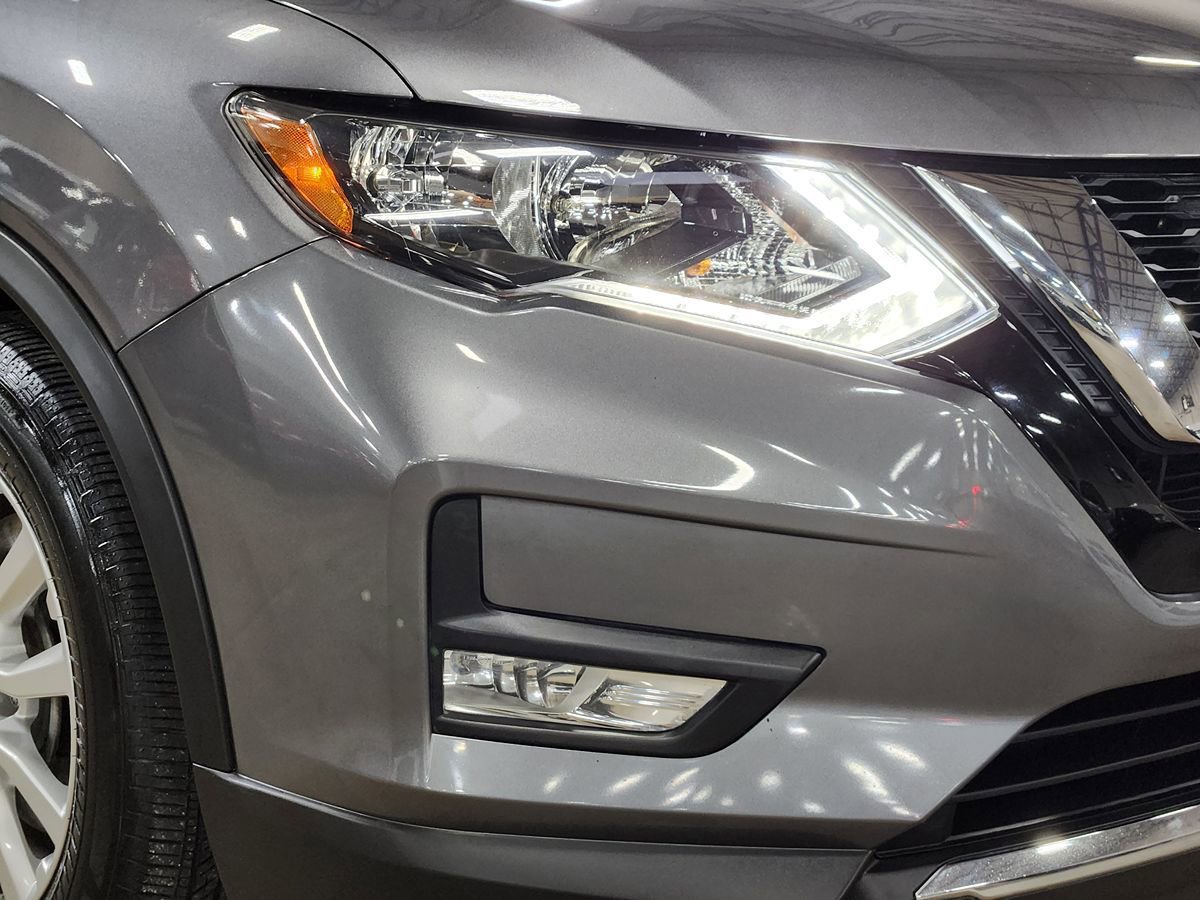 Used 2017 Nissan Rogue SV w/ SV Family Package FWD image 13