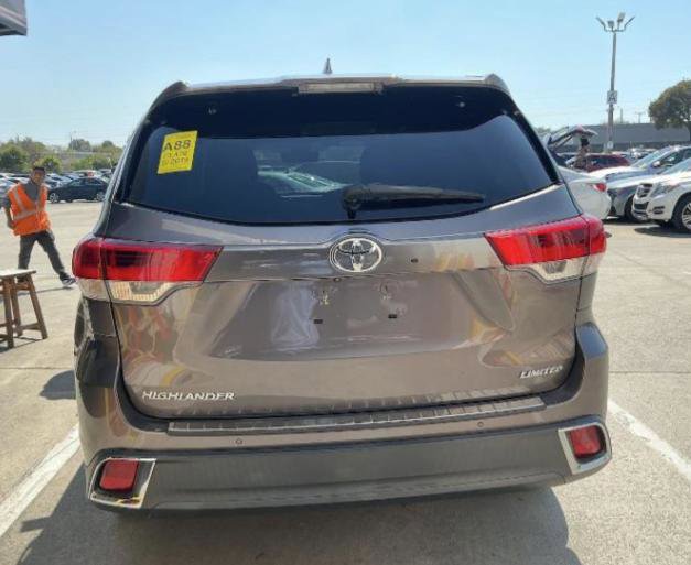 Used 2019 Toyota Highlander Limited image 5