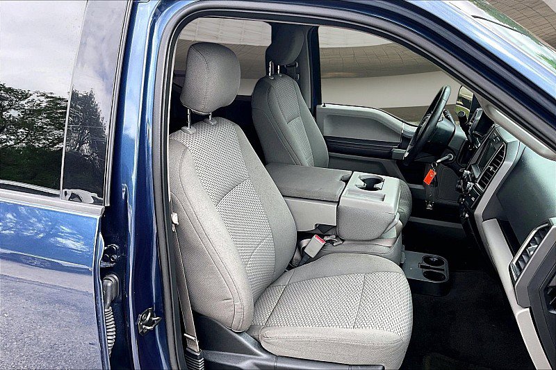 Used 2016 Ford F150 XLT w/ Equipment Group 302A Luxury RWD image 6