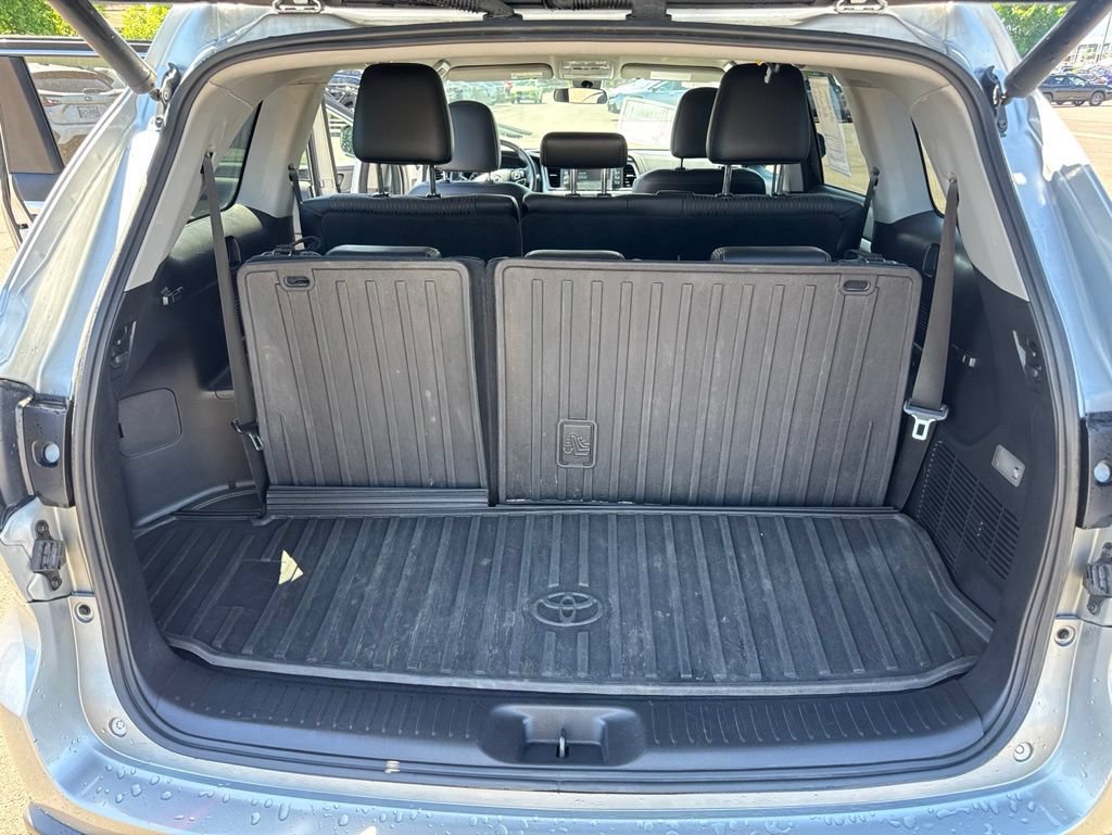Used 2017 Toyota Highlander Plus AWD/4WD image 13