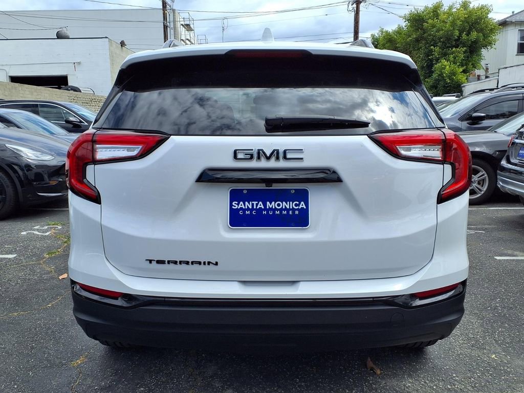 Used 2024 GMC Terrain SLE w/ Elevation Edition FWD image 9
