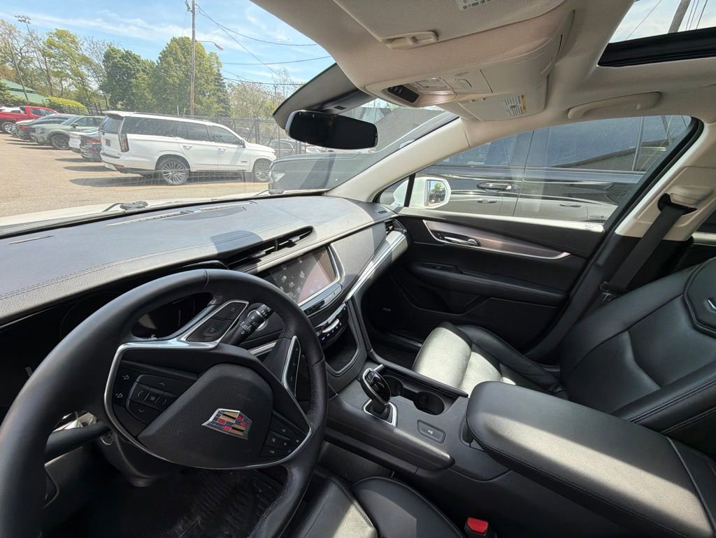 Used 2017 Cadillac XT5 Luxury w/ Driver Awareness Package FWD image 10