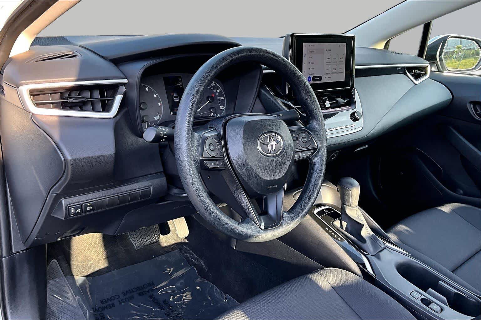 Used 2025 Toyota Corolla LE FWD image 18