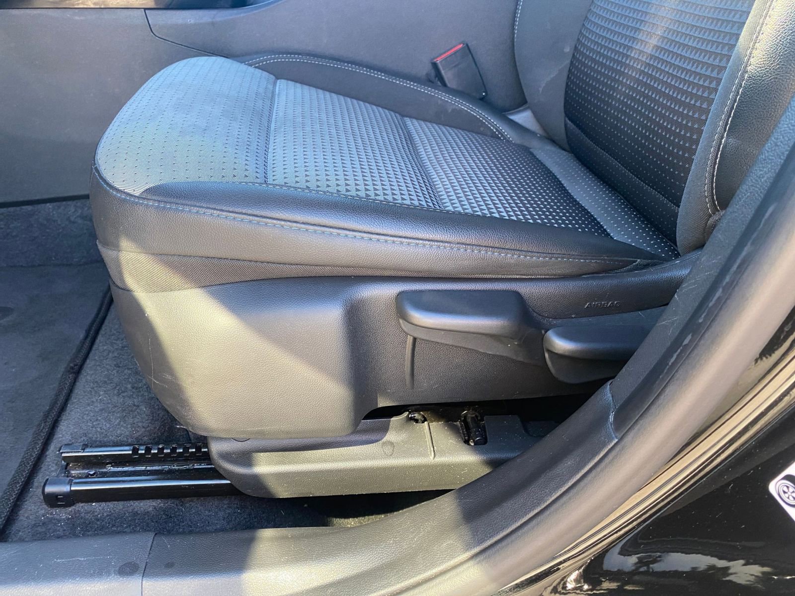 Used 2025 Chevrolet Trax LT FWD image 22